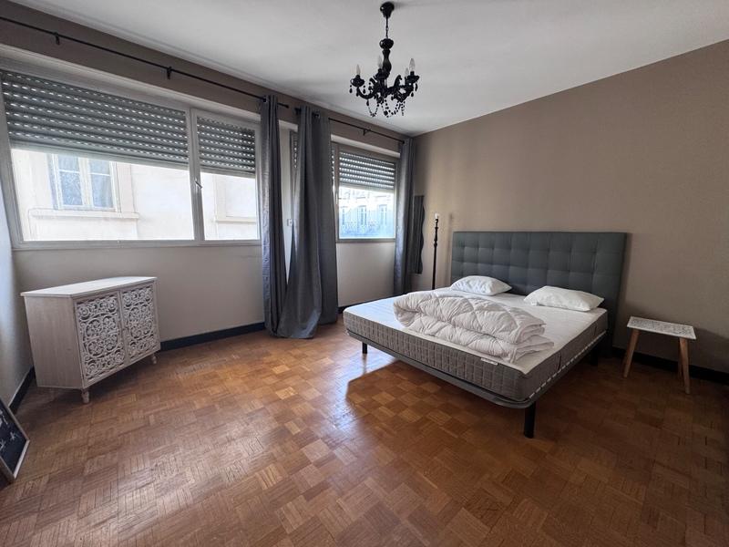 Appartement - 182 m² - 6 pièces