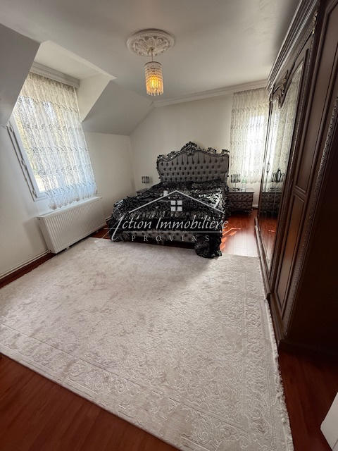 Maison - 234 m² - 6 pièces