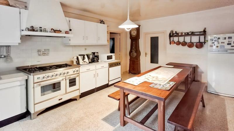 Maison - 223 m² - 9 pièces