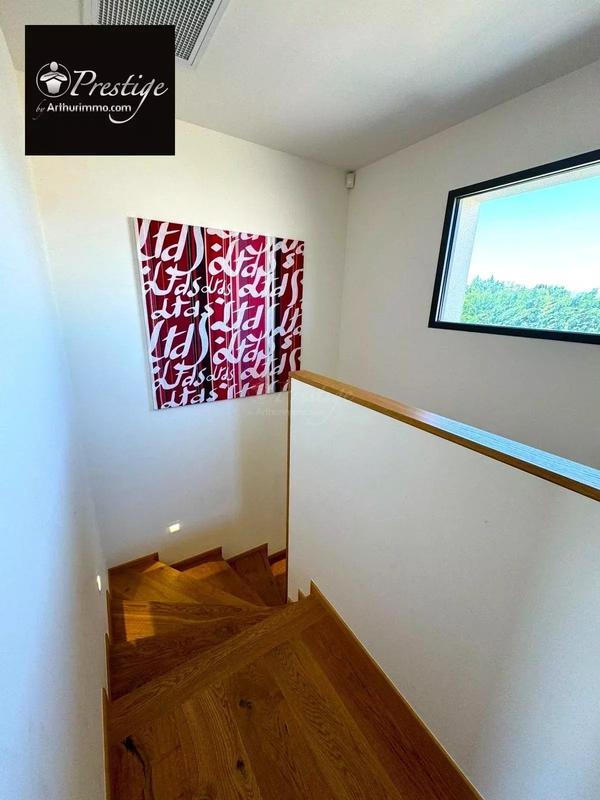 Maison - 186 m² - 5 pièces