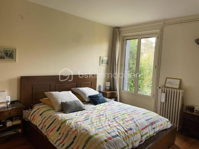 Demeure - 215 m² - 9 pièces