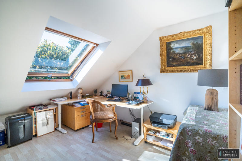 Maison contemporaine - 247 m² - 9 pièces