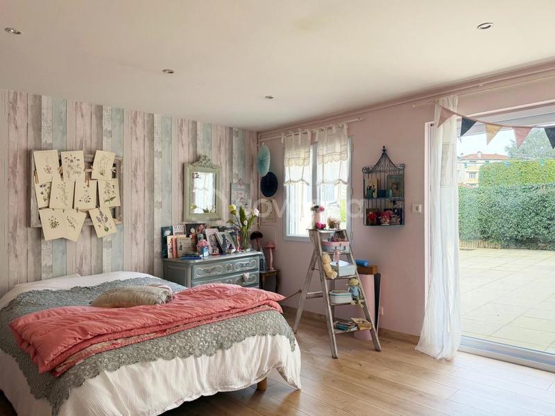 Loft - 471 m² - 8 pièces