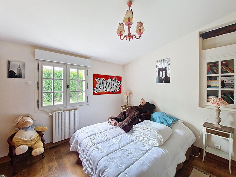 Maison - 270 m² - 10 pièces