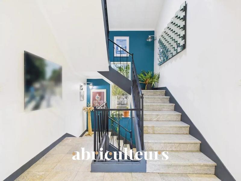 Maison - 230 m² - 9 pièces