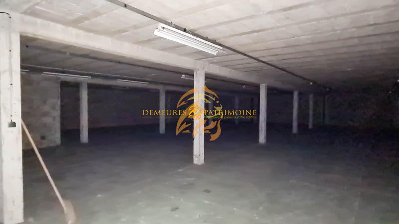 Local d'activités - 2 100 m²