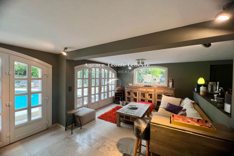 Maison - 273 m² - 9 pièces