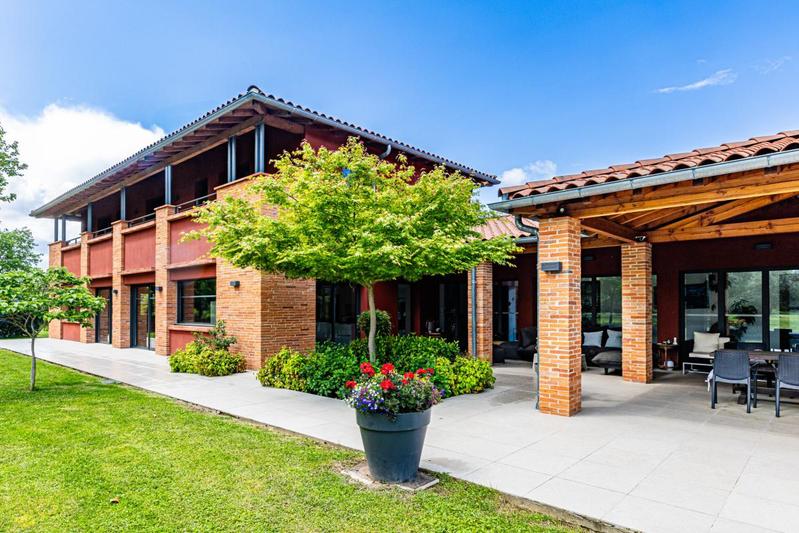 Propriété - 424 m² - 10 pièces