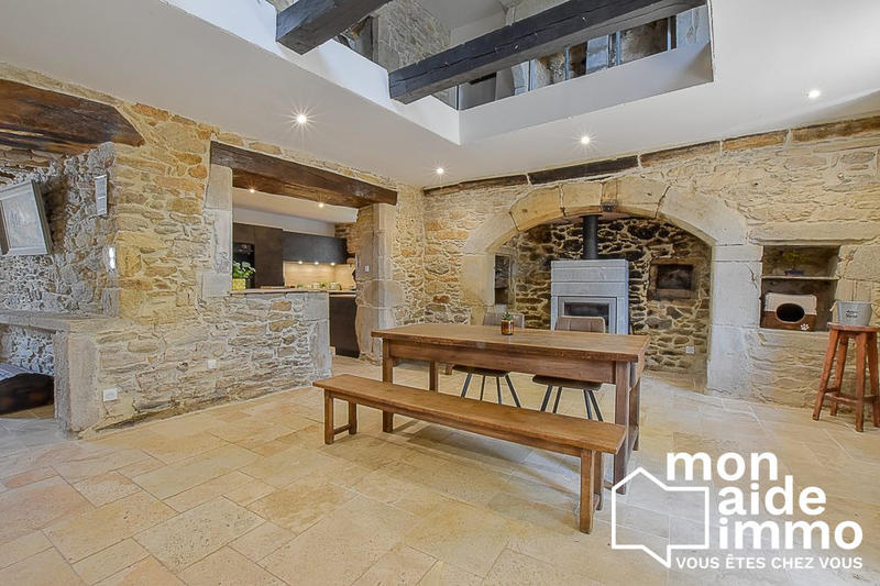 Maison ancienne - 242 m² - 8 pièces