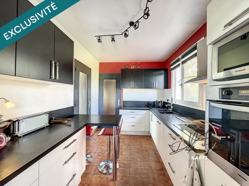 Maison - 250 m² - 9 pièces