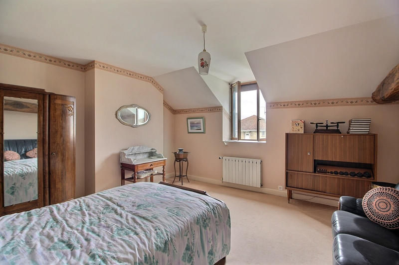 Maison de village - 200 m² - 9 pièces