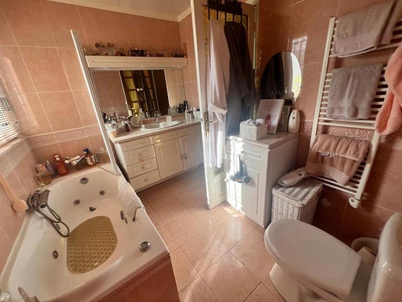 Maison - 220 m² - 9 pièces