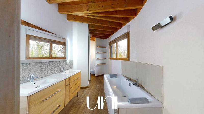 Maison - 200 m² - 7 pièces