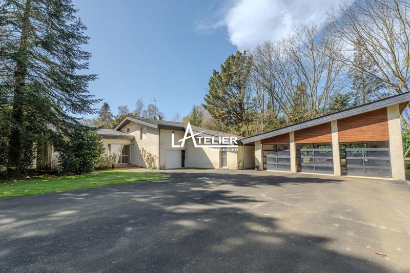 Propriété - 220 m² - 7 pièces