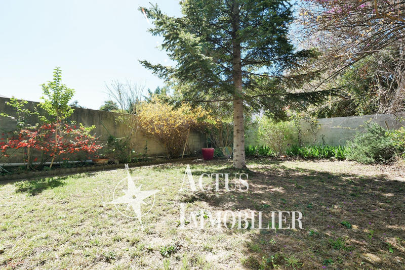 Maison - 242 m² - 8 pièces