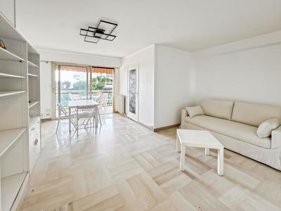 Studio - 30 m² - 1 pièce