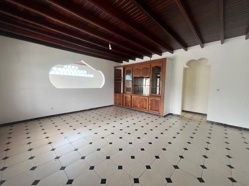 Appartement - 100 m² - 4 pièces