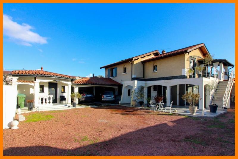 Maison - 205 m² - 10 pièces