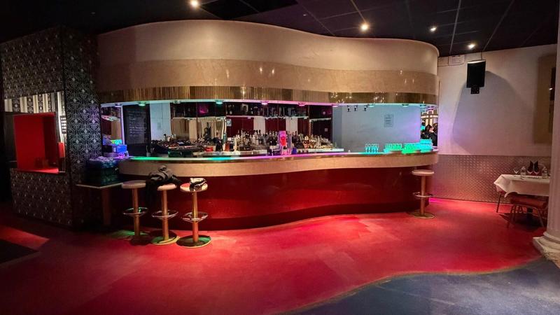 Local commercial - 470 m² - 3 pièces