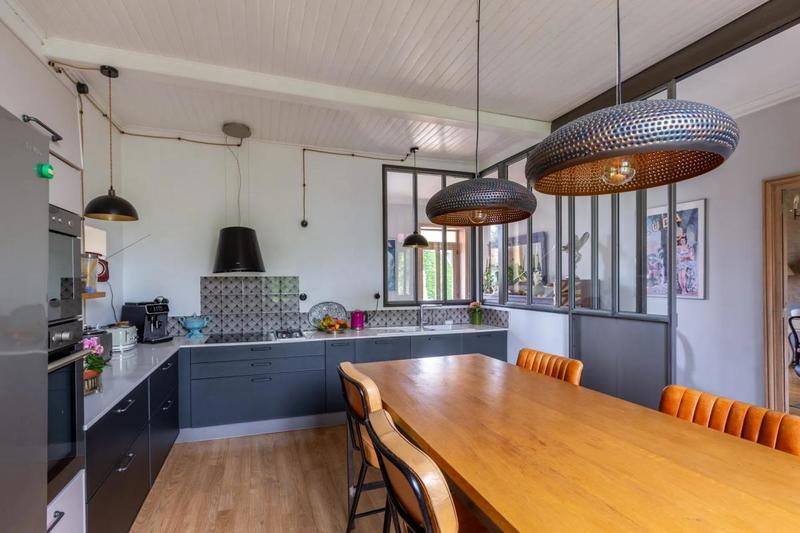 Maison - 320 m² - 8 pièces