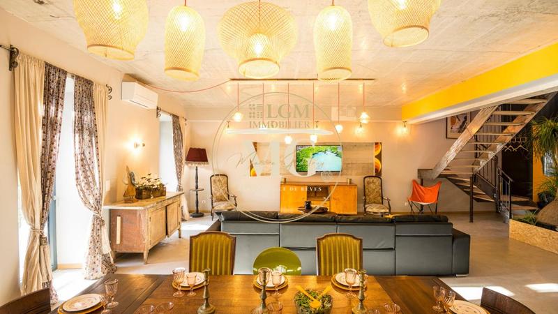 Maison - 1 046 m² - 29 pièces