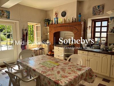 Maison - 299 m² - 8 pièces