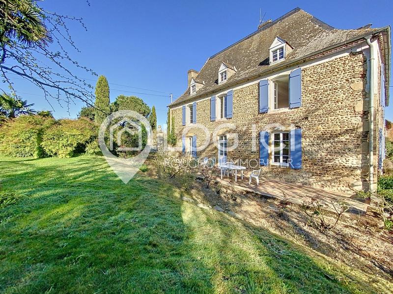 Maison - 270 m² - 8 pièces