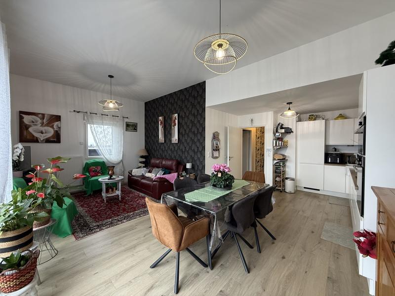 Appartement - 93 m² - 4 pièces