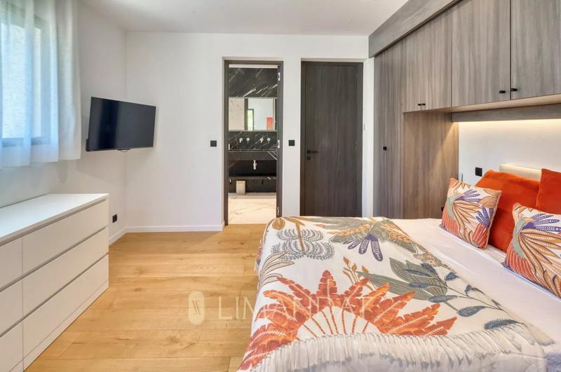 Villa - 260 m² - 8 pièces