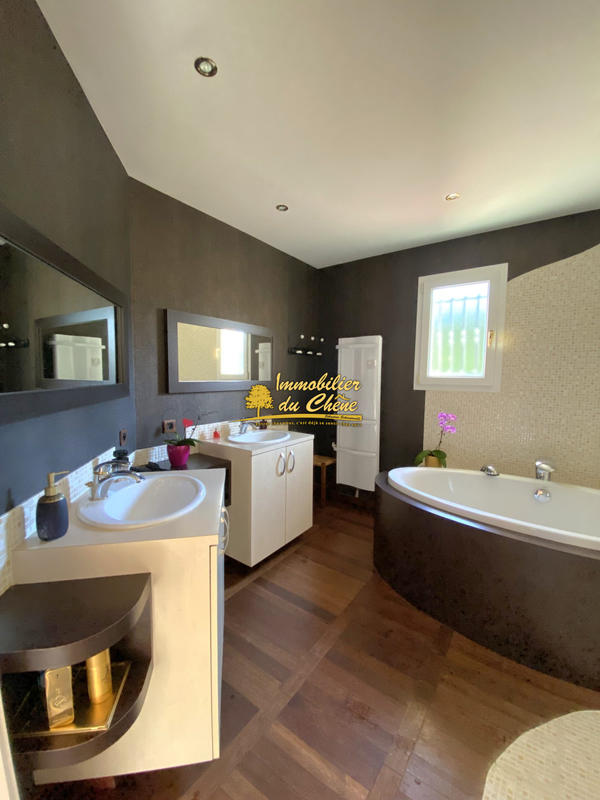 Maison - 180 m² - 7 pièces