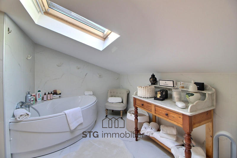 Maison - 185 m² - 5 pièces