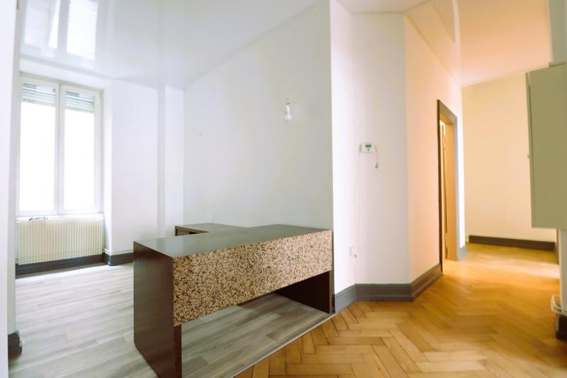 Local d'activités - 100 m² - 5 pièces