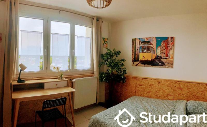 Chambre - 12 m² - 1 pièce