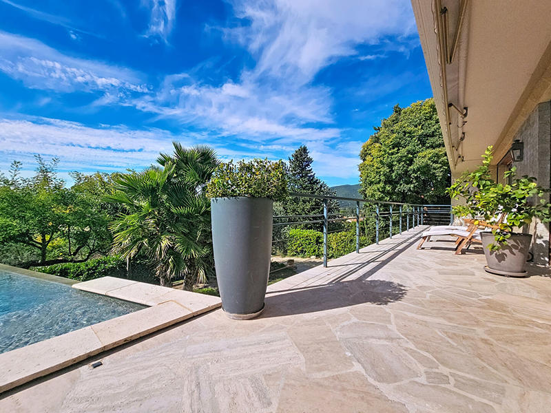 Maison - 195 m² - 6 pièces