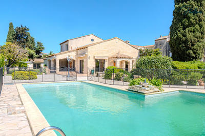 Maison traditionnelle - 280 m² - 6 pièces