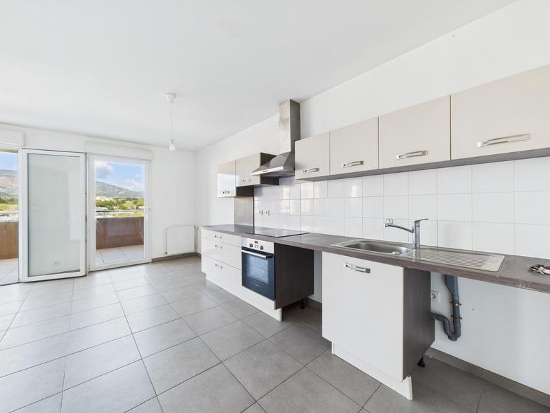 Appartement - 80 m² - 4 pièces