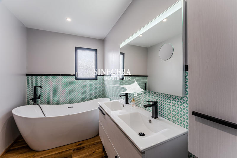 Villa - 198 m² - 8 pièces