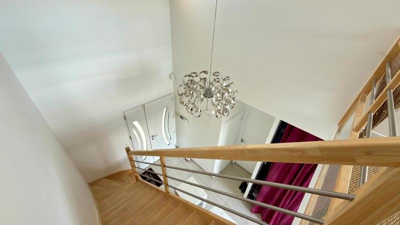 Maison - 261 m² - 6 pièces