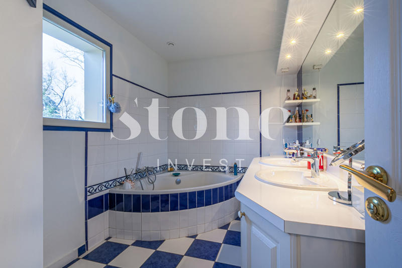 Maison - 147 m² - 7 pièces