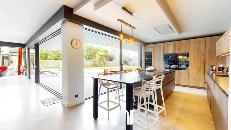 Maison - 316 m² - 8 pièces