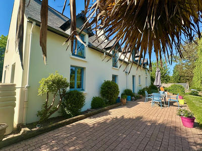 Maison - 180 m² - 9 pièces