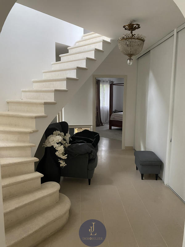 Villa - 260 m² - 6 pièces