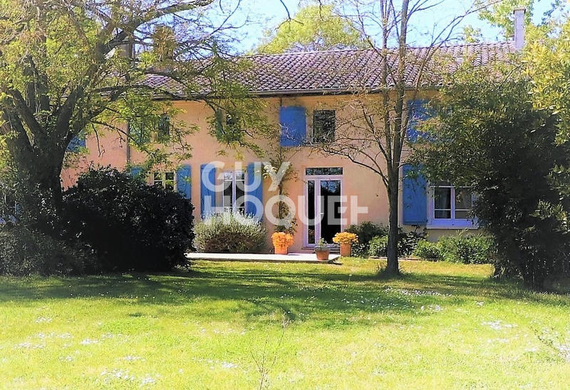 Maison - 250 m² - 8 pièces