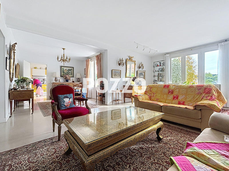 Maison - 210 m² - 9 pièces