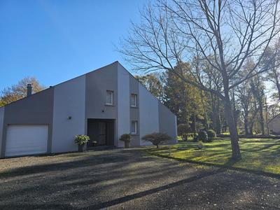 Maison - 140 m² - 4 pièces