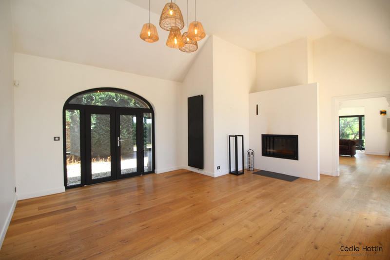 Maison - 240 m² - 8 pièces