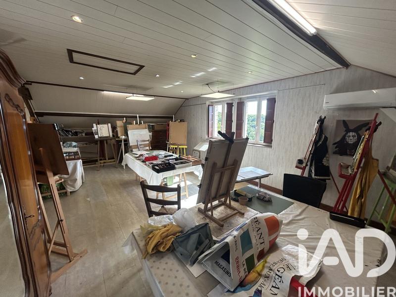 Maison - 221 m² - 6 pièces