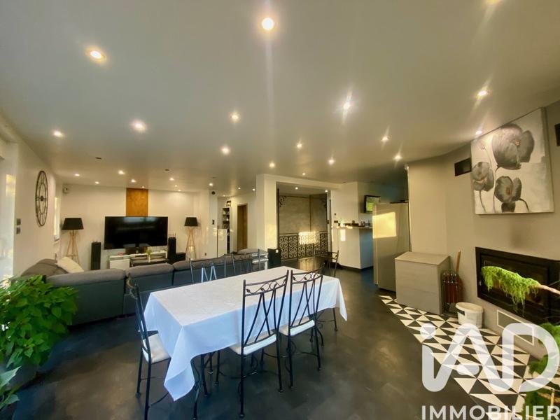 Maison - 216 m² - 7 pièces