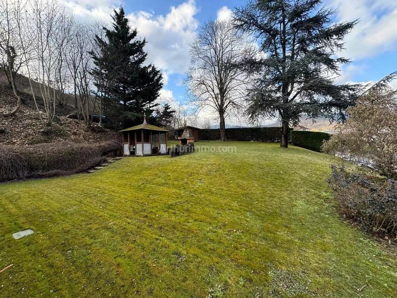 Maison - 234 m² - 8 pièces