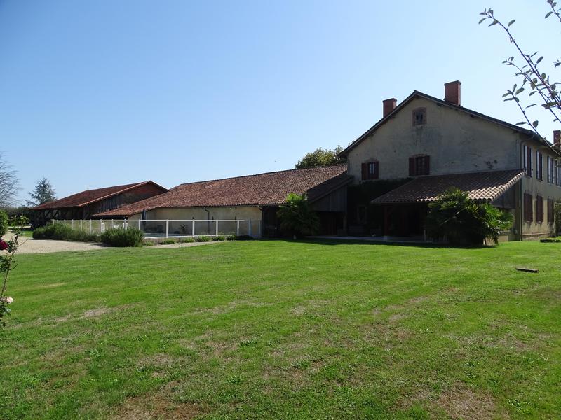 Maison de maîtres - 422 m² - 12 pièces